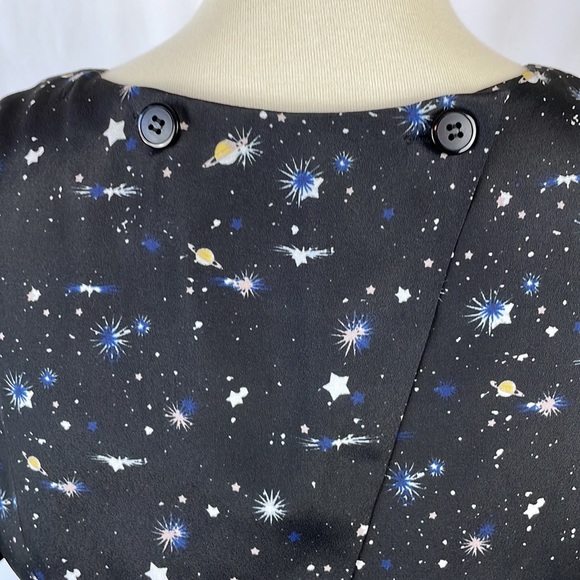 BCBGeneration Black Short Sleeve Dress with Open Back and Pockets - Size 4 - Picture 12 of 17